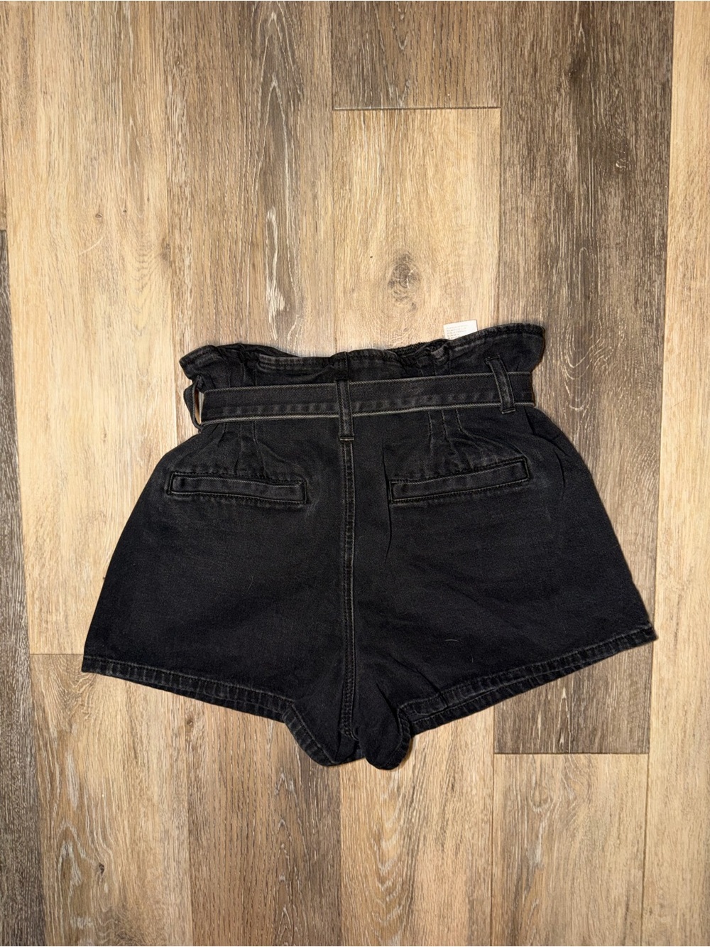 American Eagle Women’s High-Rise Black Denim Paper Bag Mom Shorts - Picture 3 of 6